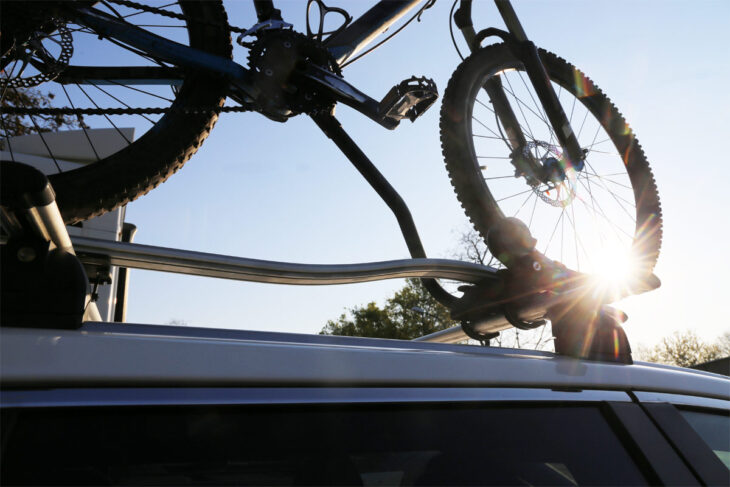 E-Bike auf dem Dachträger transportieren